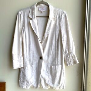 Halston White Blazer with Notched Lapels and Relaxed Fit